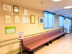 仙台すこやかクリニック待合室の写真