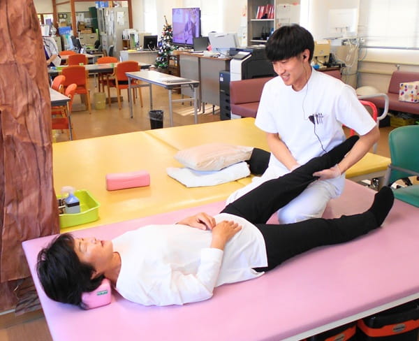 関節可動域訓練の様子