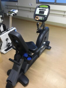 【コラム】リハビリを変える「座り漕ぎ」。リカンベントバイクが膝痛・腰痛の方に選ばれる理由