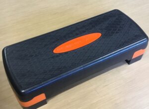 【コラム】お家での動作をより安全に！ステップ台で取り戻す「日常生活の動き」