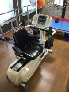 【コラム】座ったまま下肢トレーニング「プレステップ」とは？当院での活用方法